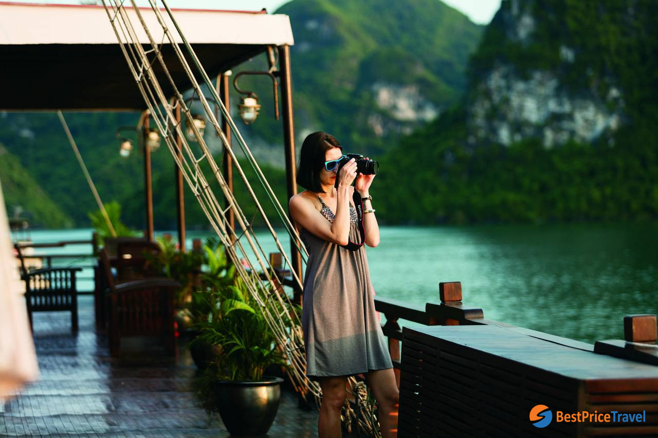 A camera will save your stunning moments in Halong Bay