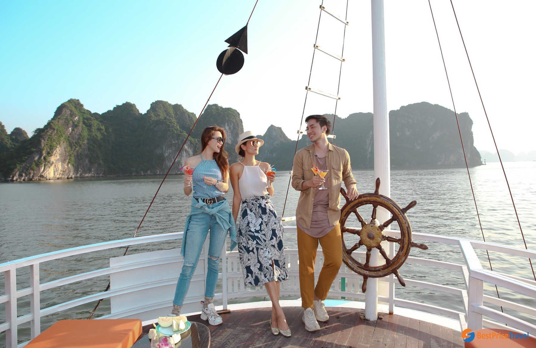 Summer outfits for Halong Bay vacation