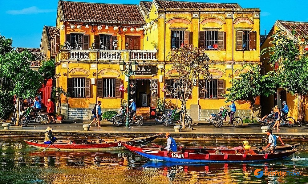 Hoi An Ancient Town is one of the most favorable attractions for domestic flights in Vietnam