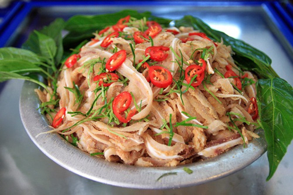 Pork mixed with rice powder and fig leaves-An overall guideline of Vietnam rolls