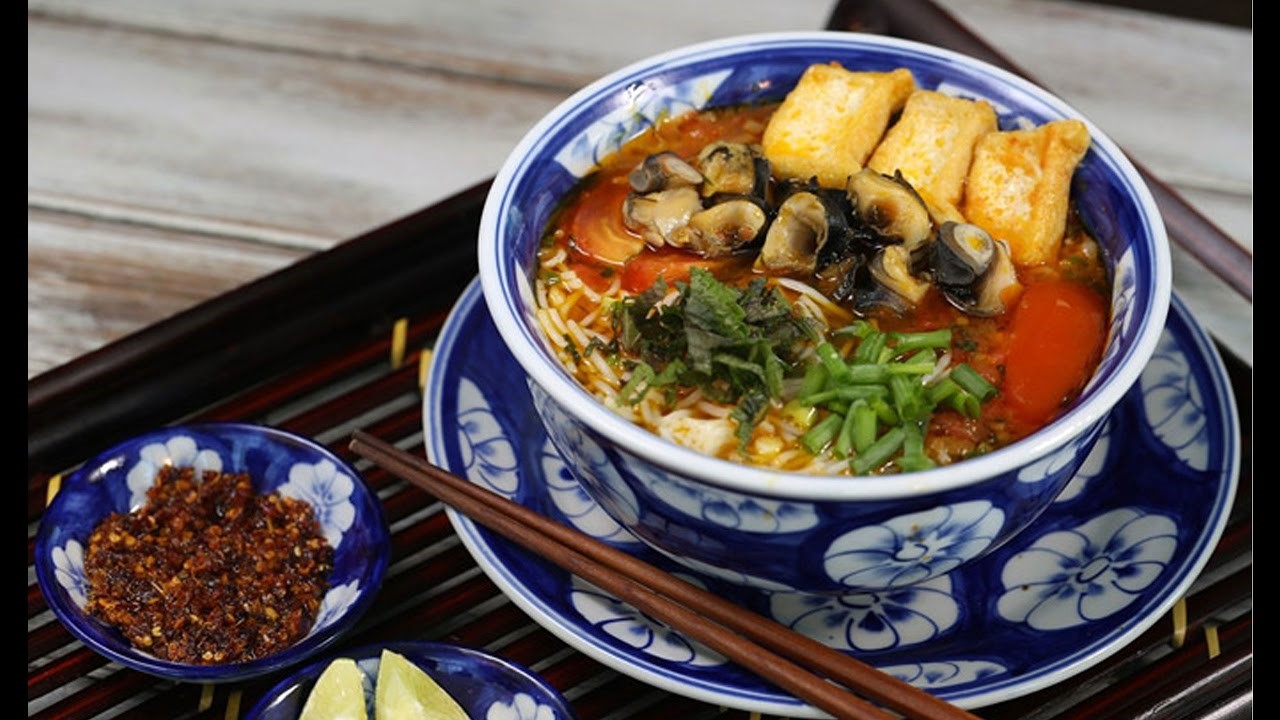 Bun Rieu (Rice Noodles in Tomato Broth)