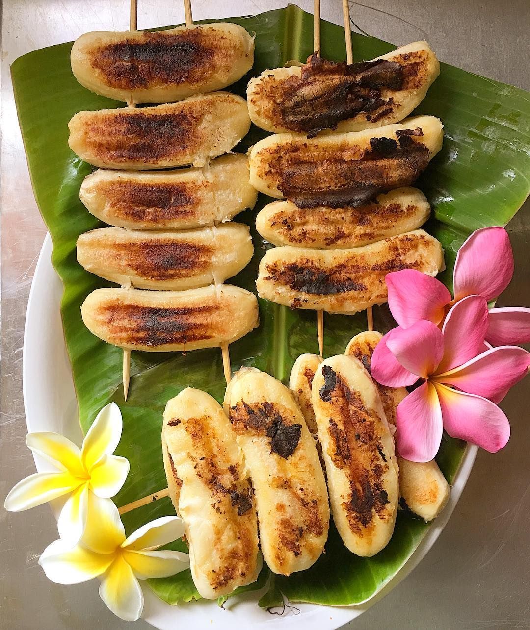Grilled Banana - Top 10 foods you must try once visiting Bangkok 