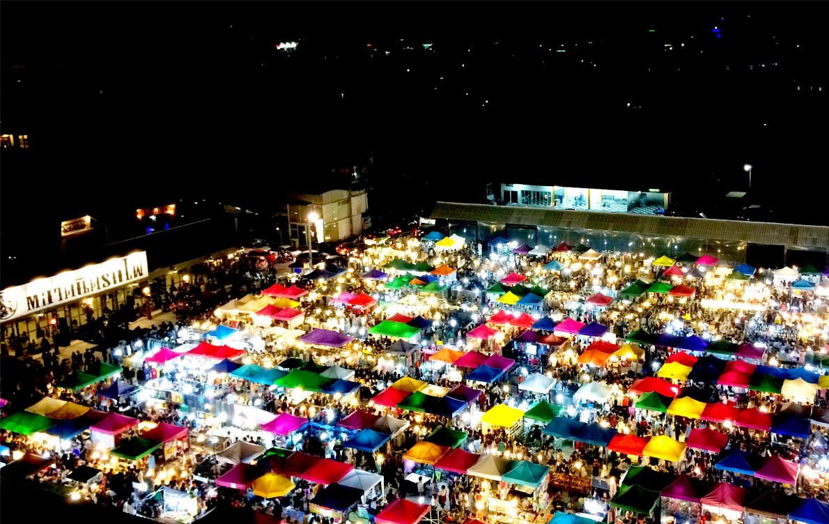 Ratchada Rot Fai Night Market - Top 5 cheapest places for shopping in Bangkok