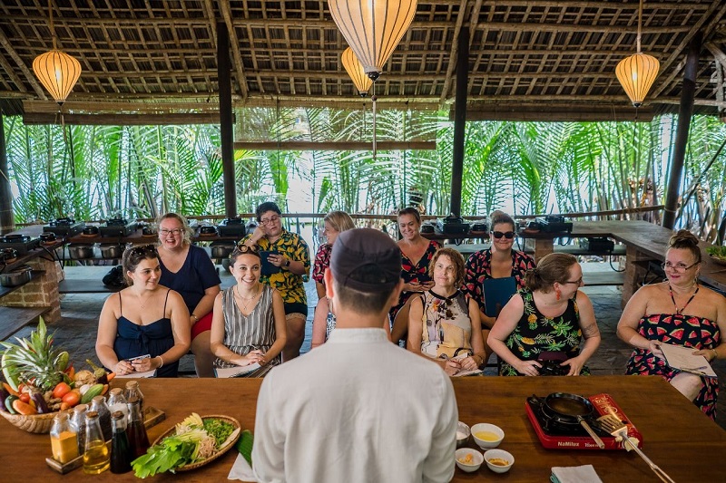 Cooking class is best for travelling in rainy season to Hoi An