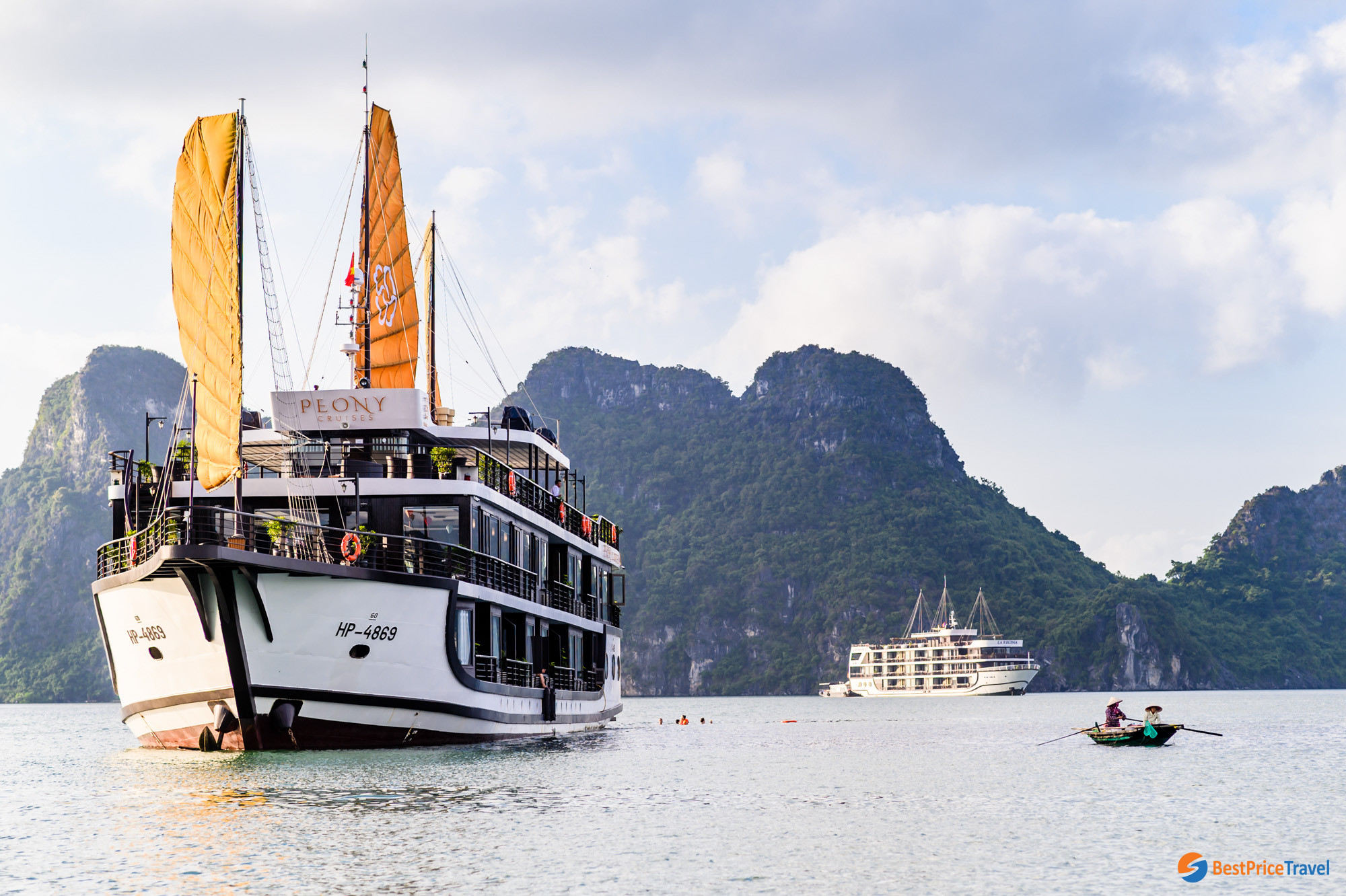 Halong bay weather in March