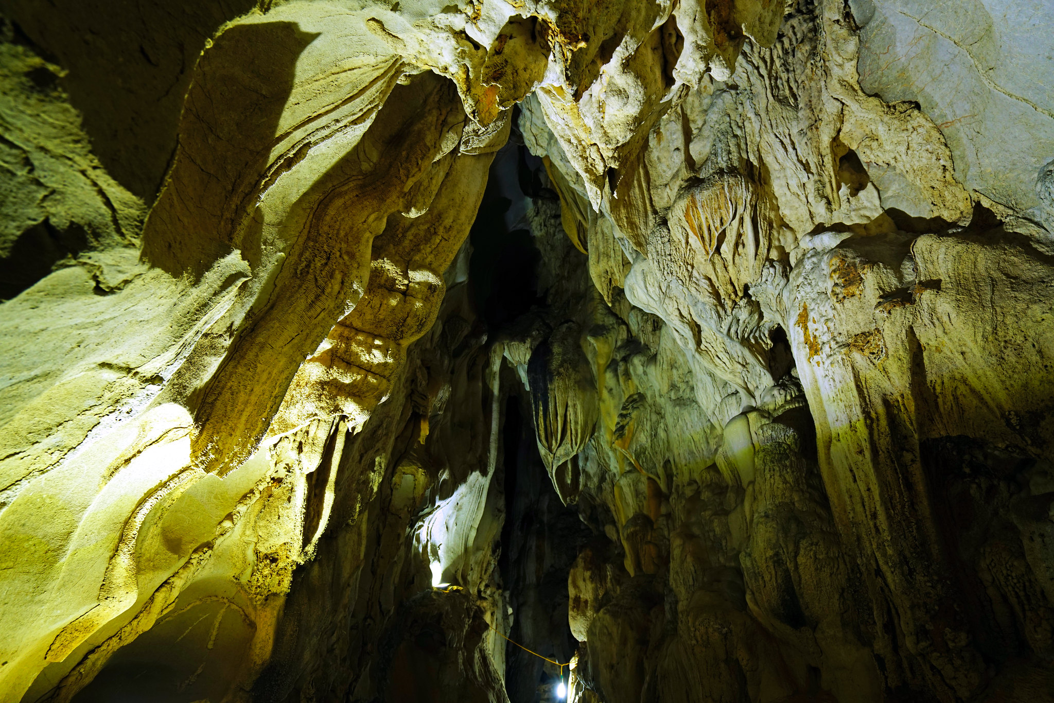 Trung Trang Cave - Halong Bay Cave 