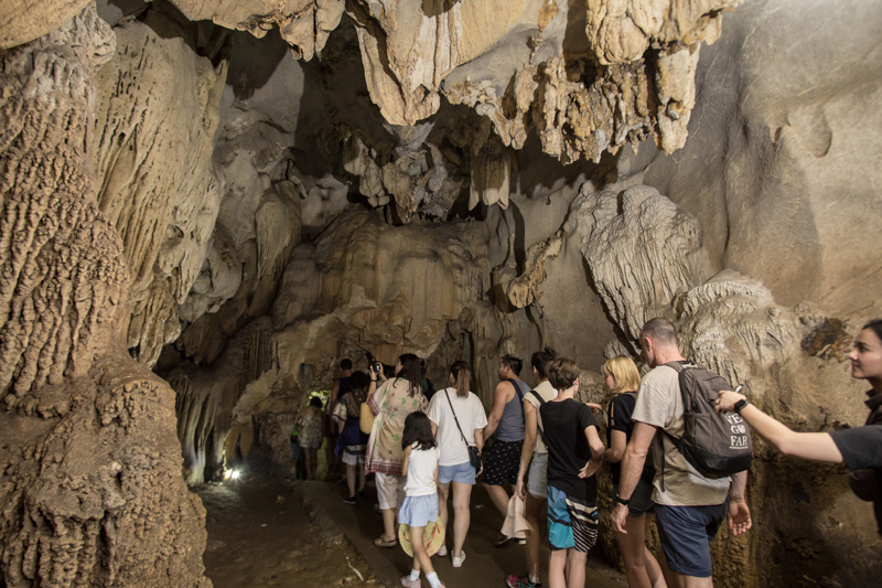 trung trang cave on halong bay 1 night cruise tour