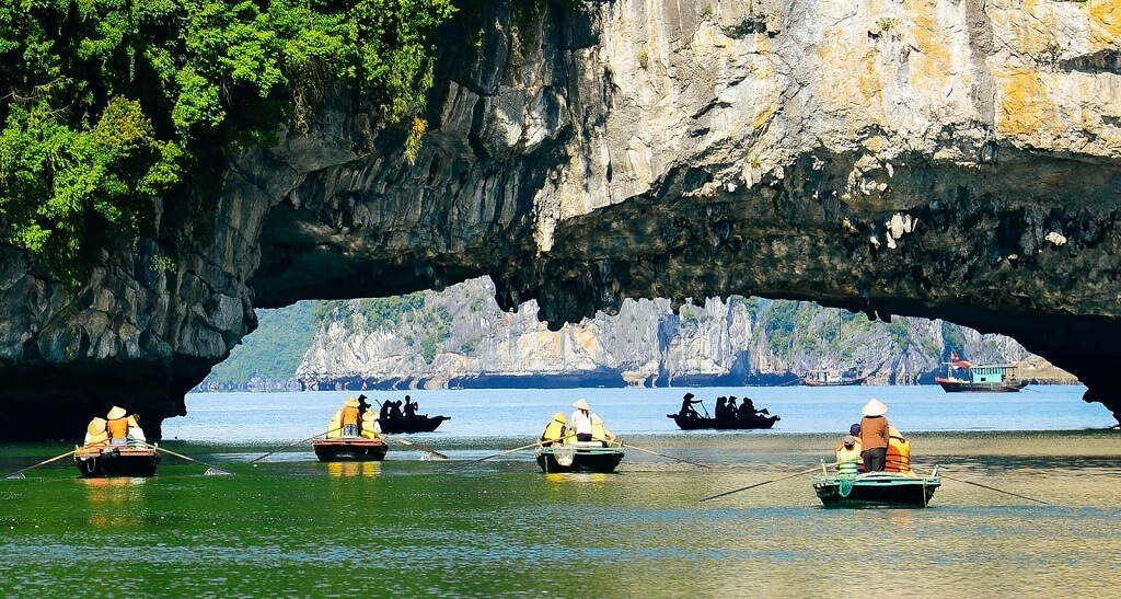 luon cave on the second of halong bay trip