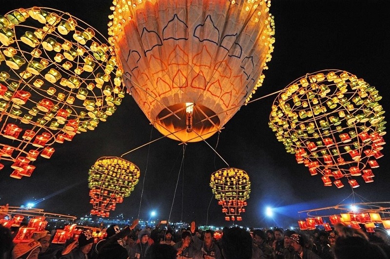 Best time to visit Bagan Taunggyi Tazaungdaing hot air balloon festival
