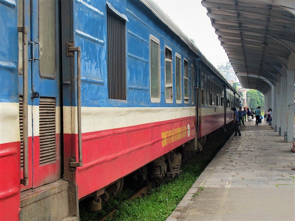 Hanoi to Hai Phong Train - How to get to Cat Ba Island 