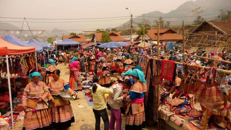 Join a Local Ethnic Market - Bac Ha