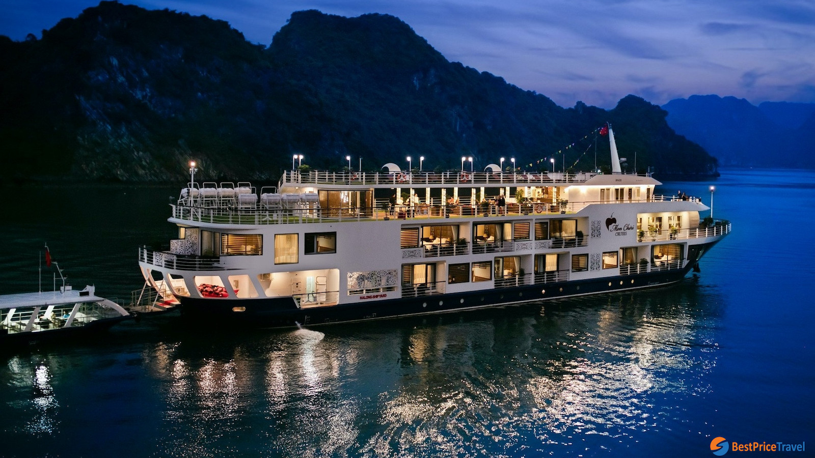 Overnight cruise - the best way to see Halong Bay 