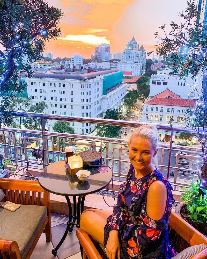 Chilling at top 5 hottest rooftop bar in Saigon Saigon Saigon Rooftop Bar