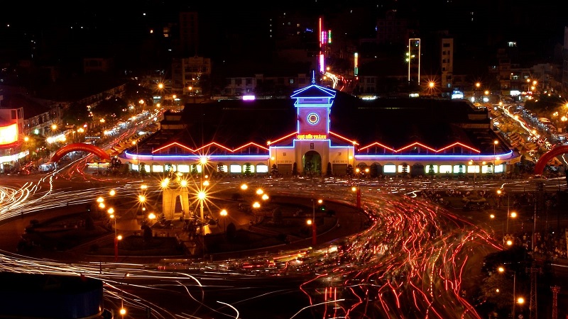 Ben Thanh market at night
