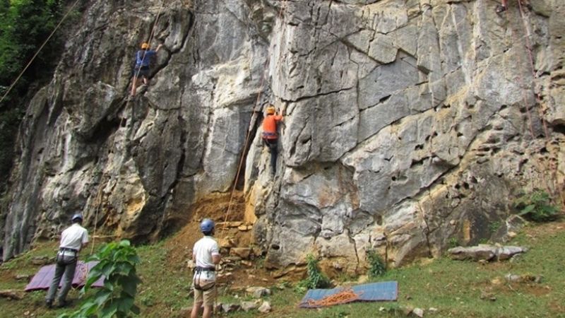 Rock climb in Quoc Oai