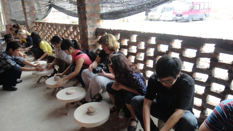 Hand on making pottery in Bat Trang with kids