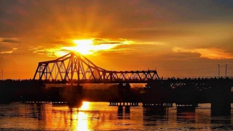 Sunset & Sunrise in Long Bien Bridge