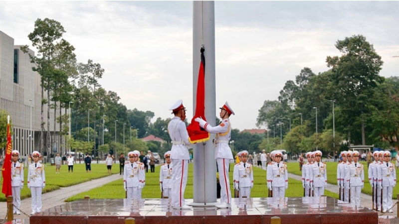 Flag raising and lowering ceremony at Ho Chi Minh Mausoleum 