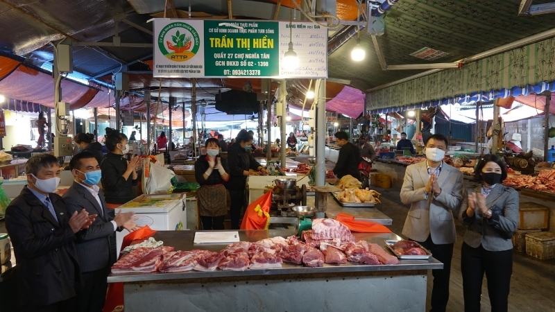Nghia Tan Market
