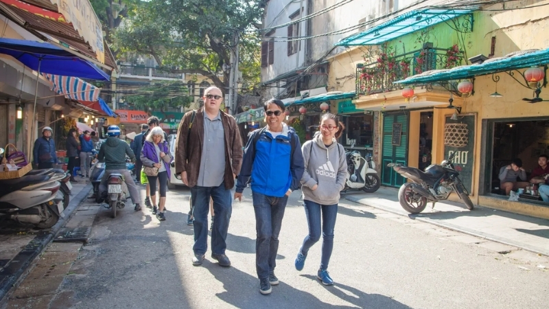 Join a walking tour around Hanoi Old quarter
