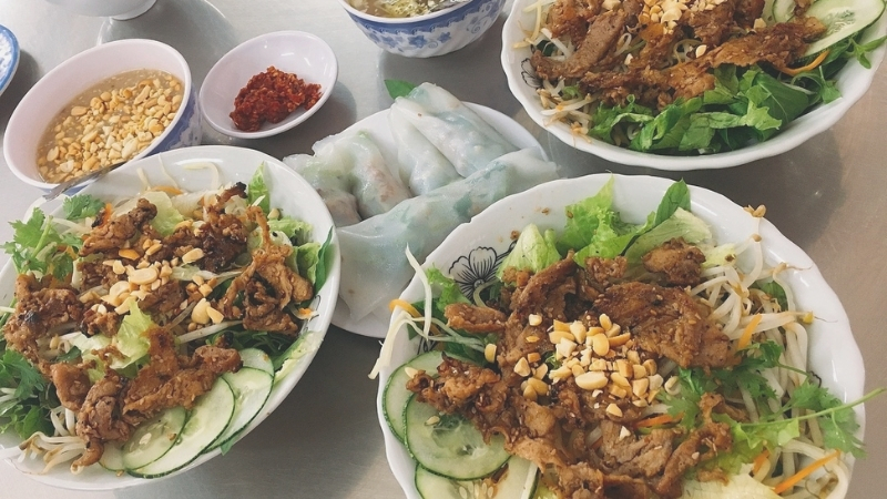 Bun Thit Nuong (Vermicelli with grilled pork)