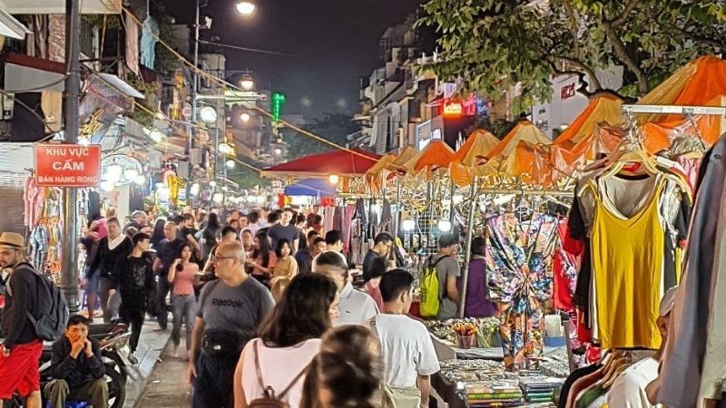 Shopping at Hanoi night market