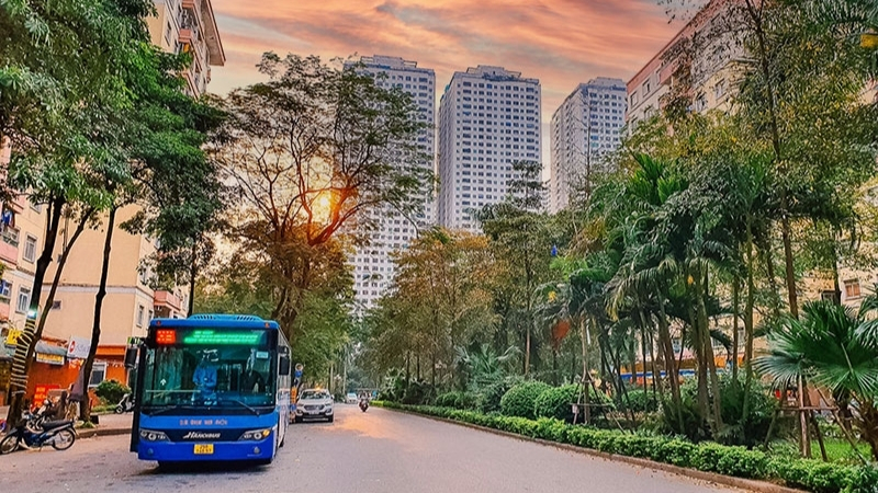Beautiful time travel with hanoi bus