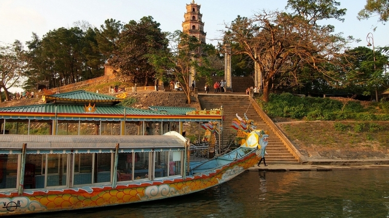 Dragon Boat trip on Huong River