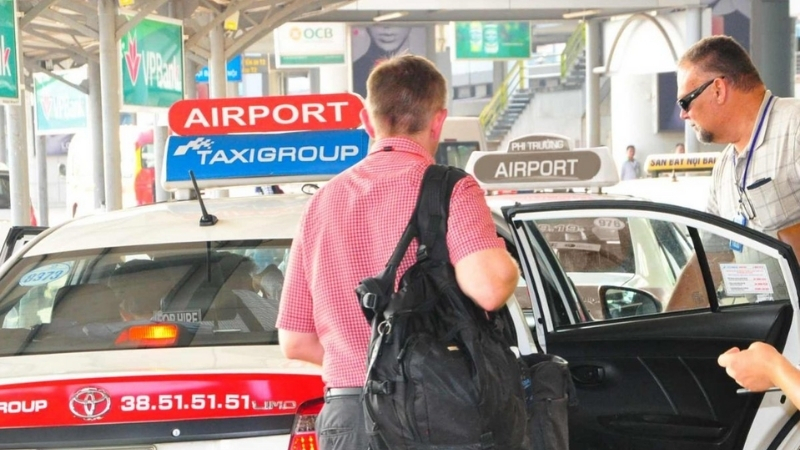 Transfer to Hanoi airport by taxi