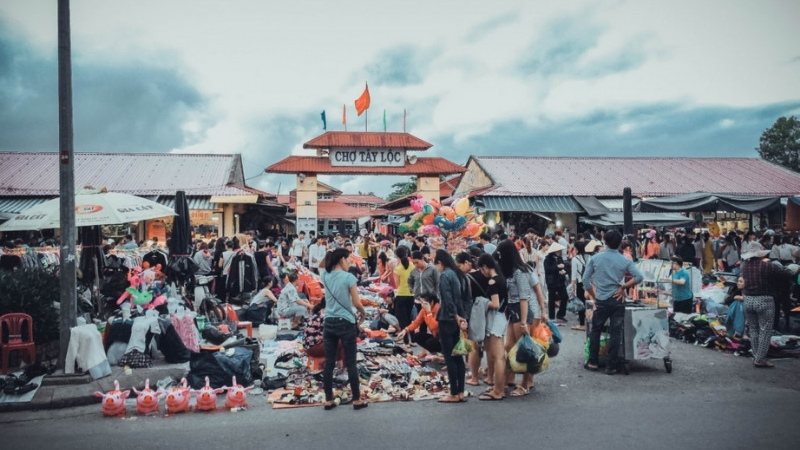 Tay Loc Market