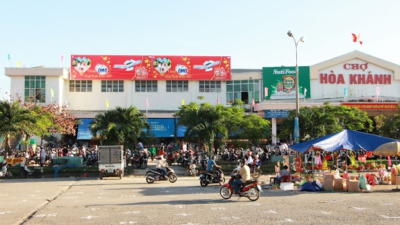 Hoa Khanh market 
