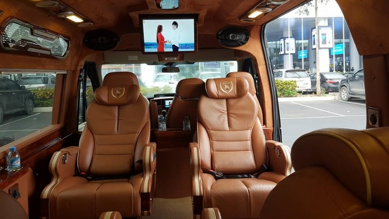 Great facilities on limousine bus from Danang to Hue