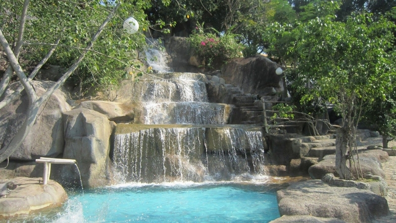 Ba Ho Waterfall & stream