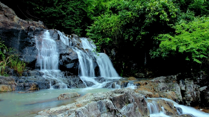 Suoi Do Waterfall