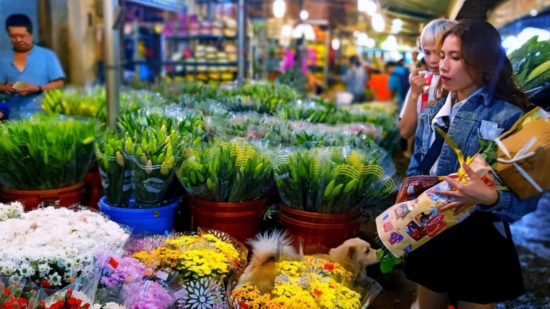 Ho Thi Ky NIght flower market