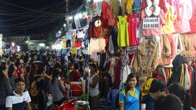 Minh Phung Night market 