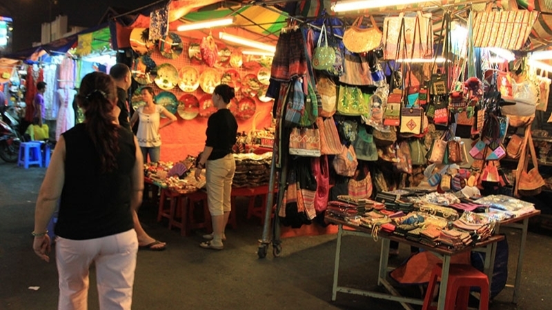 Hanh Thong Tay night market 