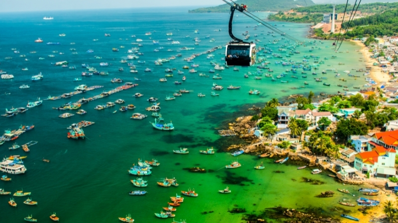 Enjoy spectacular view at Phu Quoc Cable Car