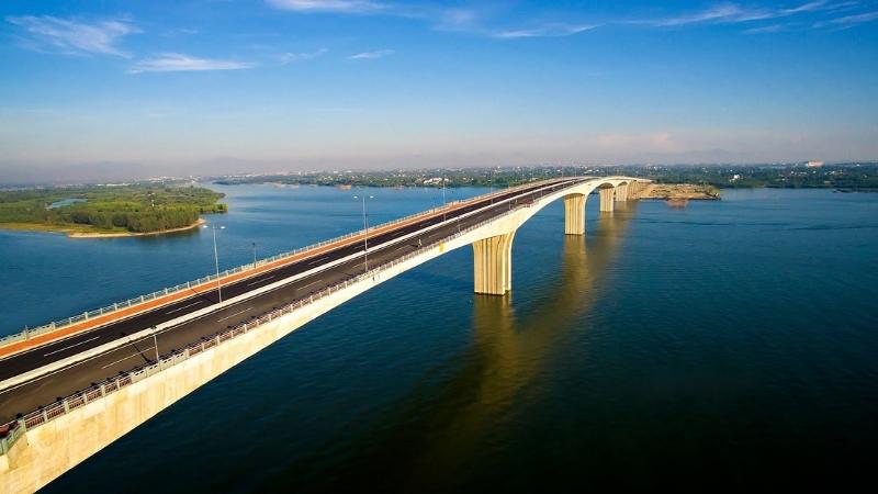 9 Days in Vietnam Itinerary Cua Dai Bridge
