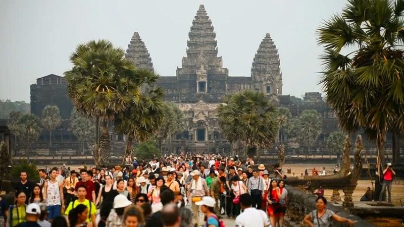Weather Cambodia February Tourists In Angkor Wat