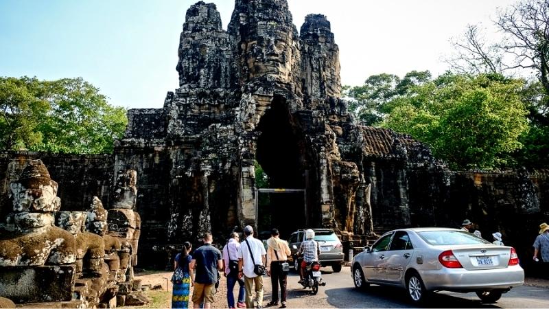 Drive private car from Siem Reap to Angkor Wat