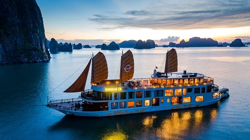 Join an overnight cruise in Halong Bay