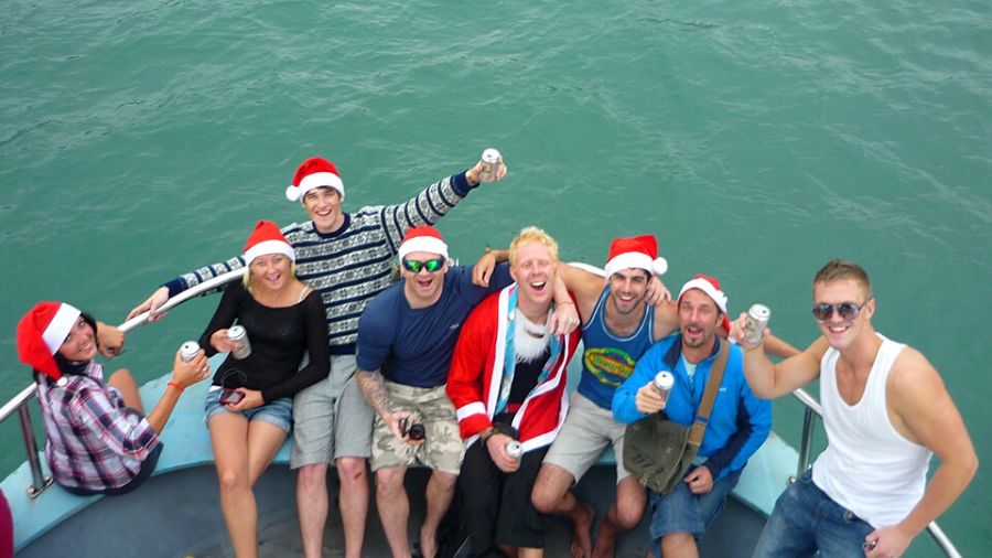 Cruise in Halong on Christmas - Thing to do in Vietnam Christmas