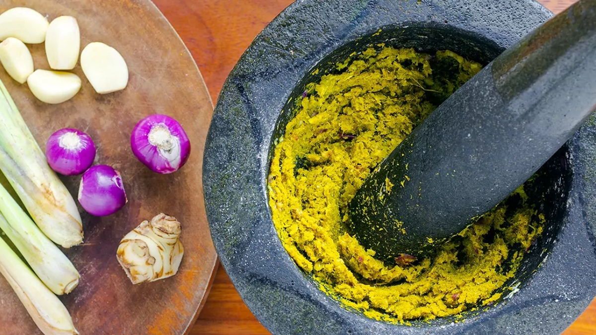 Kroeung Herb - An Important Ingredient Of Amok Trey