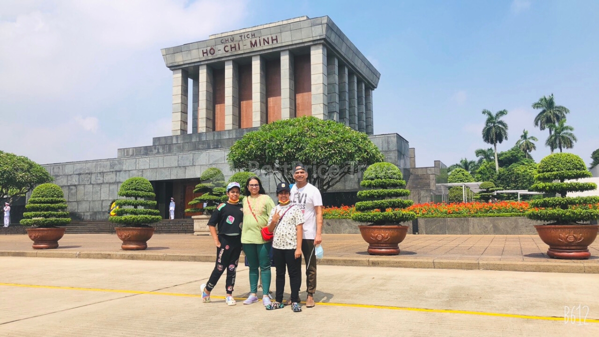 Our guests visit the Ho Chi Minh Mausoleum on a family trip