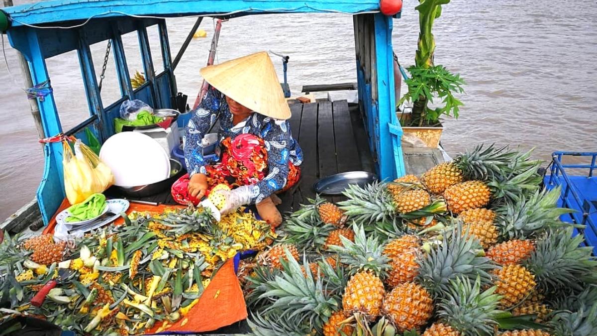 Pineapple Vendor In The Cai Rang Market