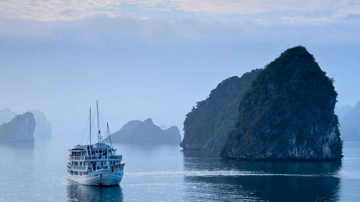 Entering The Ghostly Beauty Of Halong Bay With The Cruise (Image Internet)