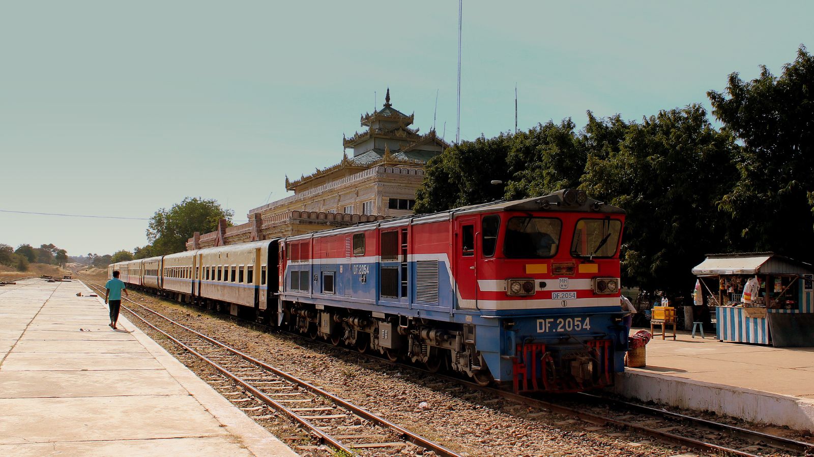 Train Is Popular In Myanmar