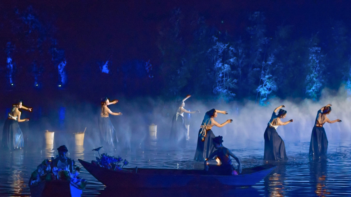 Stunning dance depicts Vietnamese culture & old life