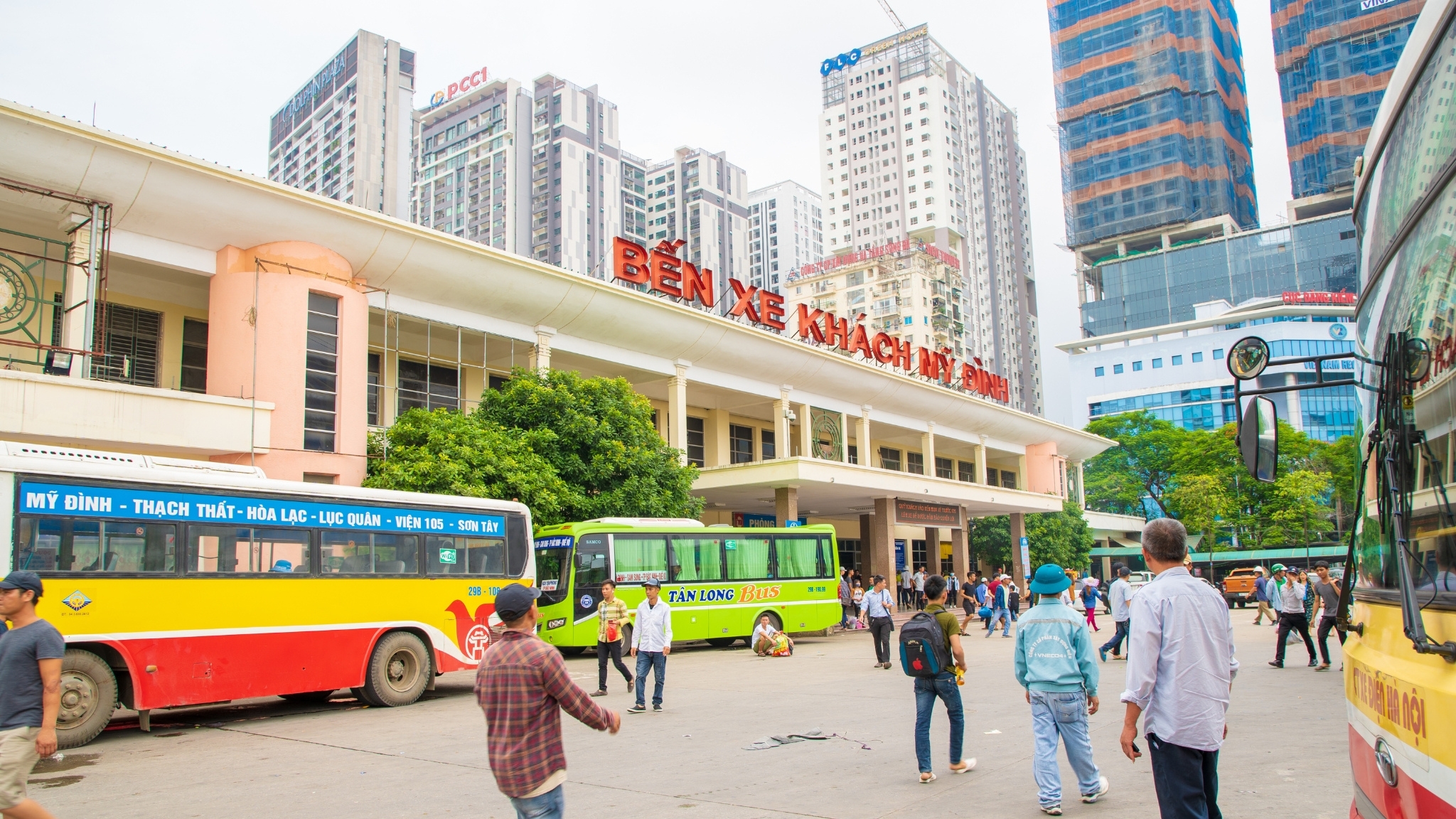 My Dinh Station Is The Common Departure Spot Of Halong Public Buses